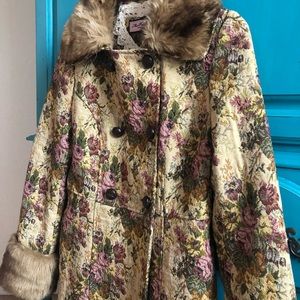 🚫SOLD🚫 Miss Patina Tapestry Coat